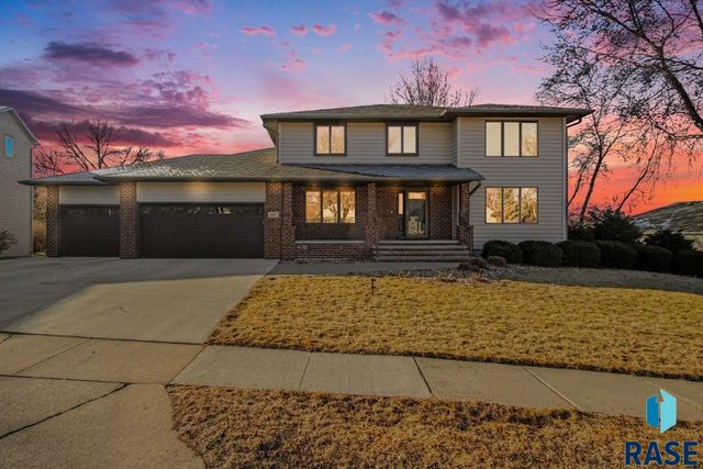 607 E 61st St Street, Sioux Falls, SD 57108