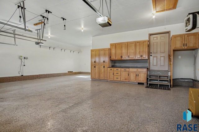 607 E 61st St Street, Sioux Falls, SD 57108