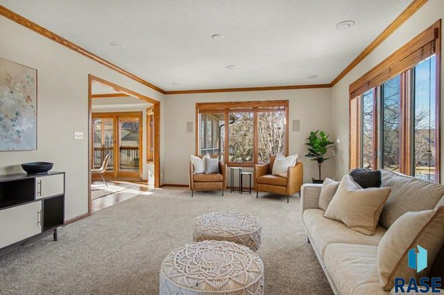 607 E 61st St Street, Sioux Falls, SD 57108