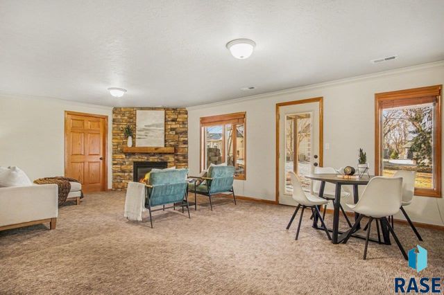 607 E 61st St Street, Sioux Falls, SD 57108