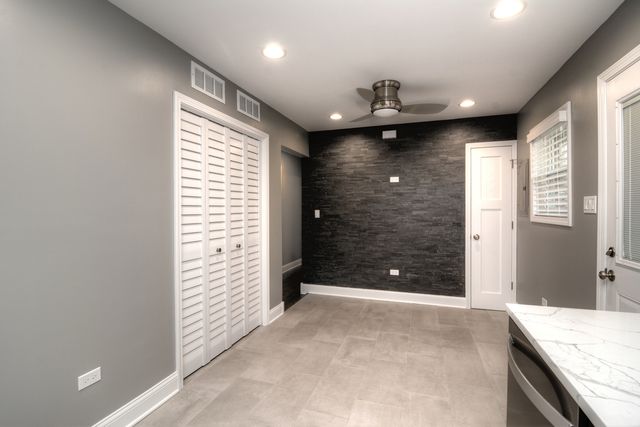 465 W Fremont Avenue, Elmhurst, IL 60126