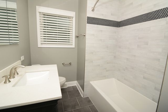 465 W Fremont Avenue, Elmhurst, IL 60126