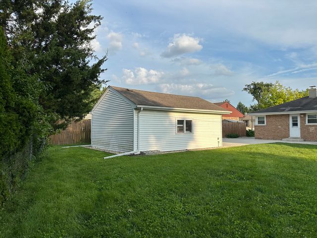 465 W Fremont Avenue, Elmhurst, IL 60126