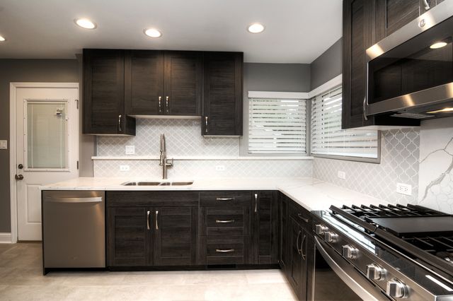 465 W Fremont Avenue, Elmhurst, IL 60126