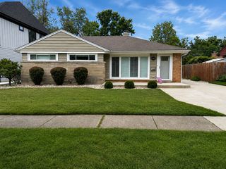 465 W Fremont Avenue, Elmhurst, IL 60126