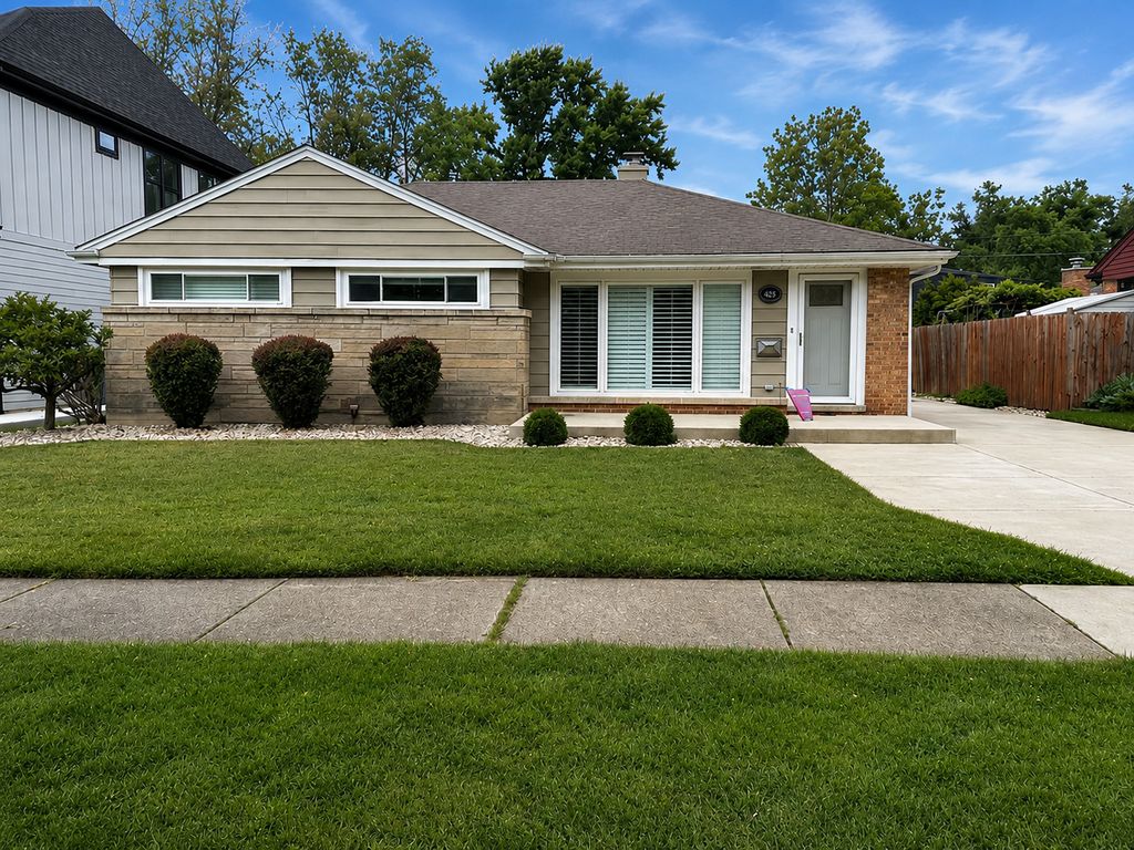 465 W Fremont Avenue, Elmhurst, IL 60126