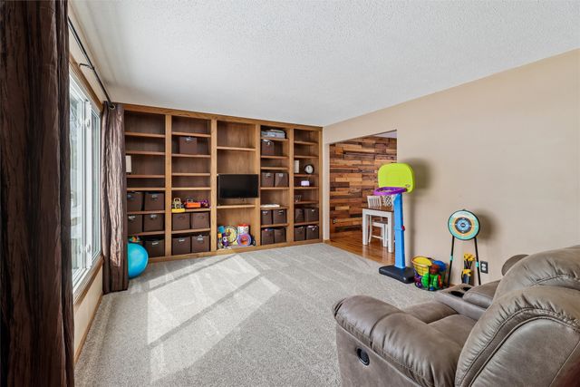 1008 Robin Glen Drive, Indianola, IA 50125