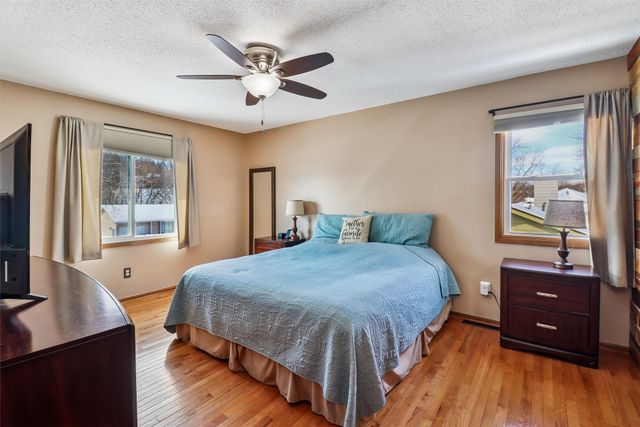 1008 Robin Glen Drive, Indianola, IA 50125