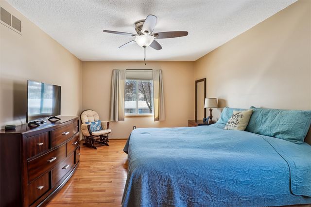 1008 Robin Glen Drive, Indianola, IA 50125