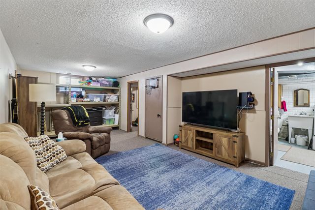 1008 Robin Glen Drive, Indianola, IA 50125