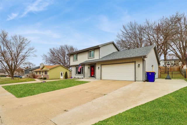 1008 Robin Glen Drive, Indianola, IA 50125