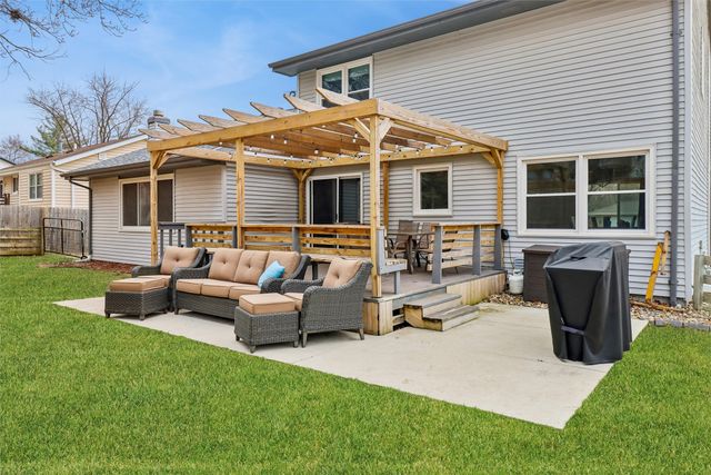 1008 Robin Glen Drive, Indianola, IA 50125