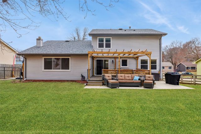 1008 Robin Glen Drive, Indianola, IA 50125