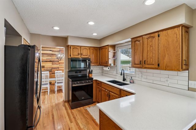 1008 Robin Glen Drive, Indianola, IA 50125