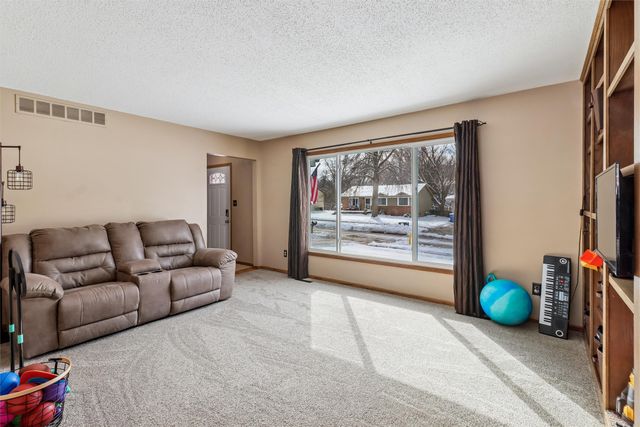 1008 Robin Glen Drive, Indianola, IA 50125