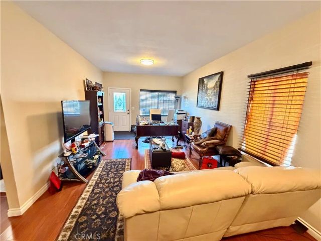 536 W 42nd Street, Los Angeles, CA 90037