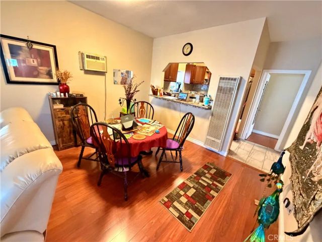 536 W 42nd Street, Los Angeles, CA 90037