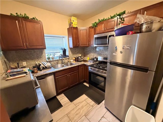 536 W 42nd Street, Los Angeles, CA 90037