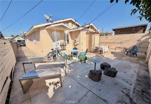 536 W 42nd Street, Los Angeles, CA 90037