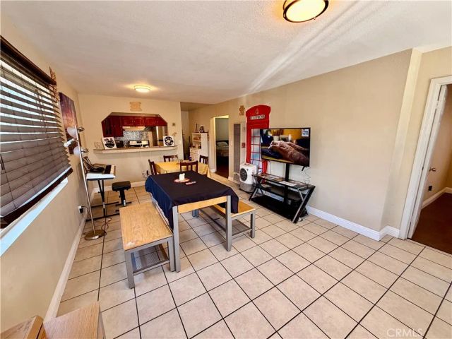 536 W 42nd Street, Los Angeles, CA 90037