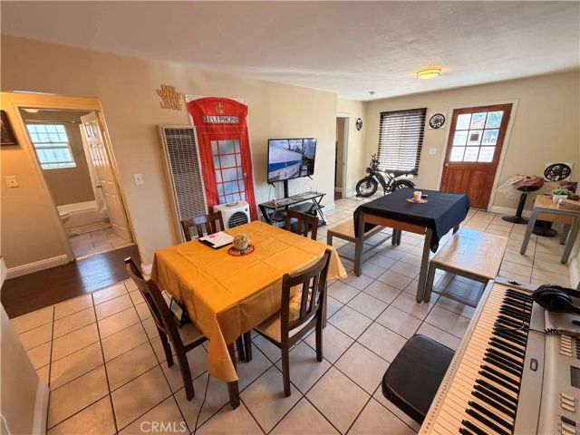 536 W 42nd Street, Los Angeles, CA 90037