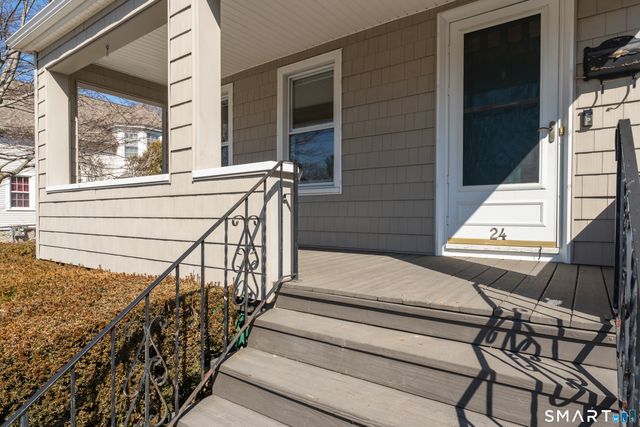 24 Clement Street, Waterford, CT 06385