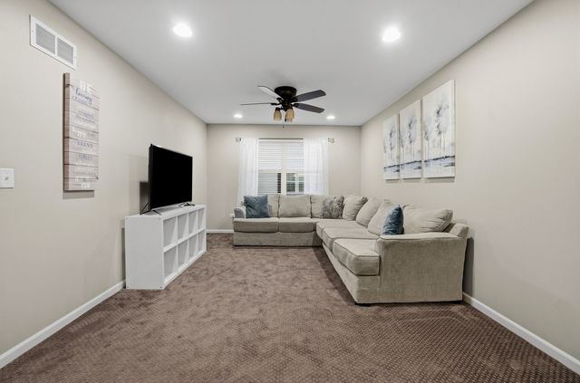 7811 Bellflower Lane, Joliet, IL 60431