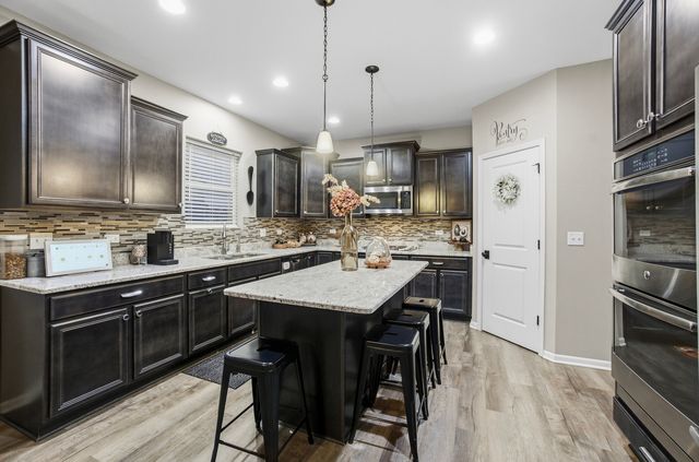 7811 Bellflower Lane, Joliet, IL 60431