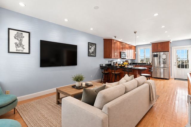 453 E 6th St, Boston, MA 02127