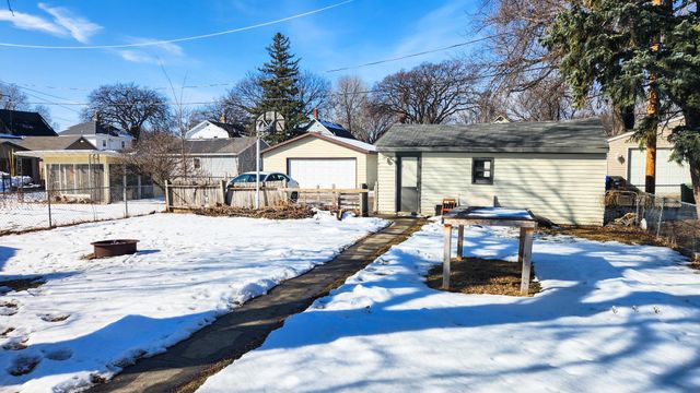 820 11th Street N, Fargo, ND 58102