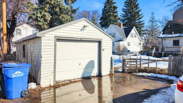 820 11th Street N, Fargo, ND 58102