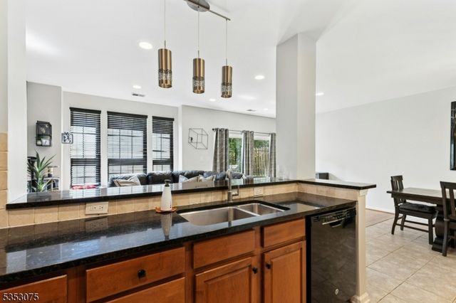 211 Swanstrom Place E 211, Union Twp., NJ 07083