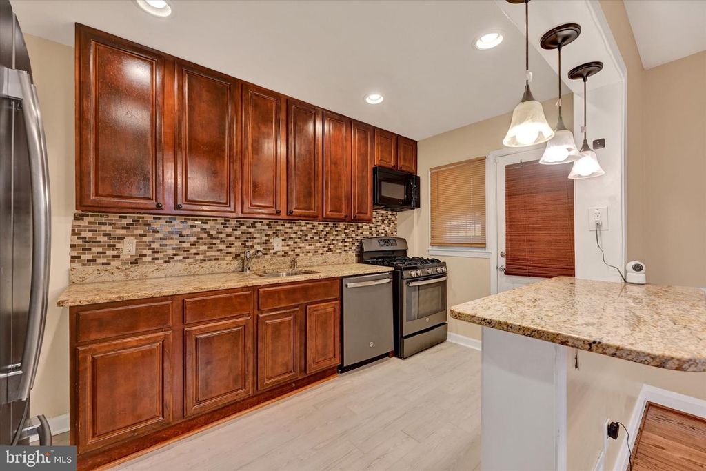 Image 10 of property listing at 2105 CLOVILLE AVE, Baltimore, MD 21214