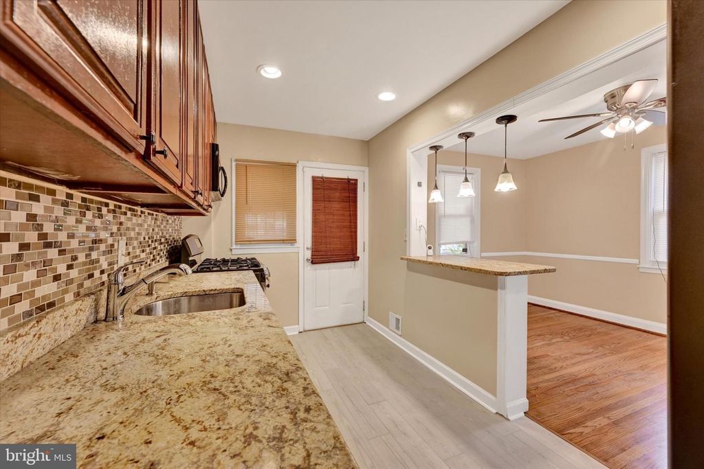 Image 11 of property listing at 2105 CLOVILLE AVE, Baltimore, MD 21214