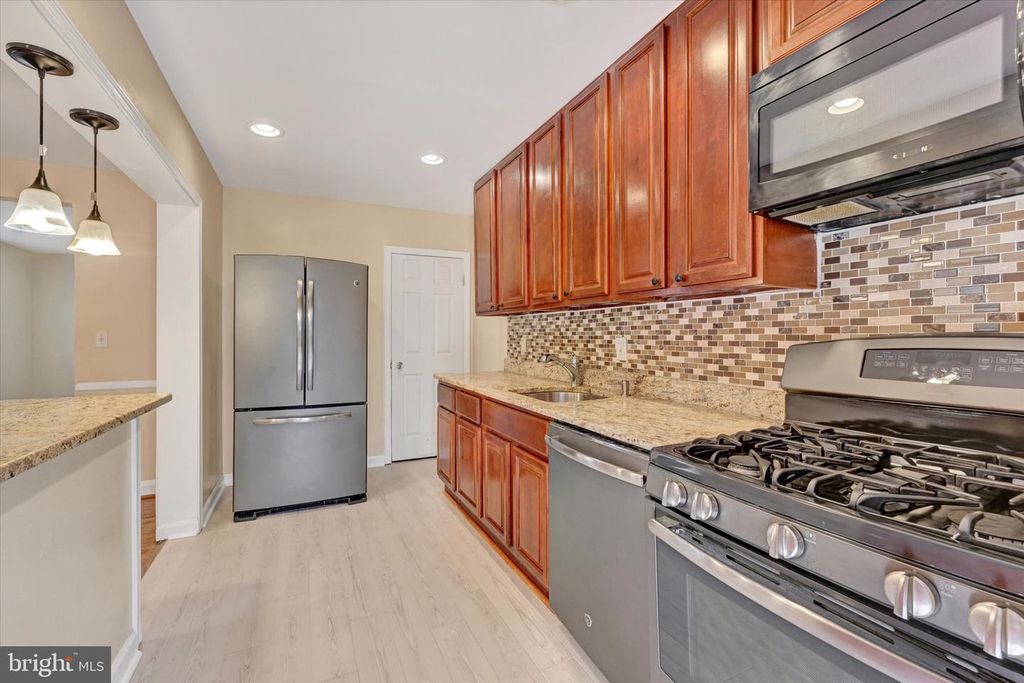 Image 12 of property listing at 2105 CLOVILLE AVE, Baltimore, MD 21214