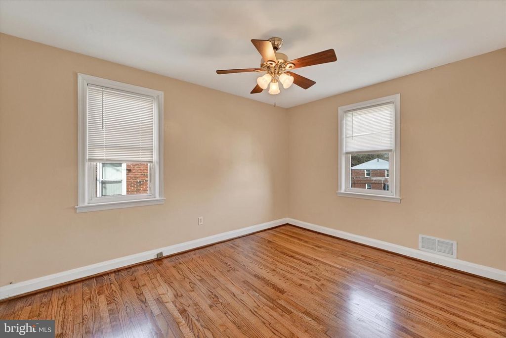 Image 16 of property listing at 2105 CLOVILLE AVE, Baltimore, MD 21214