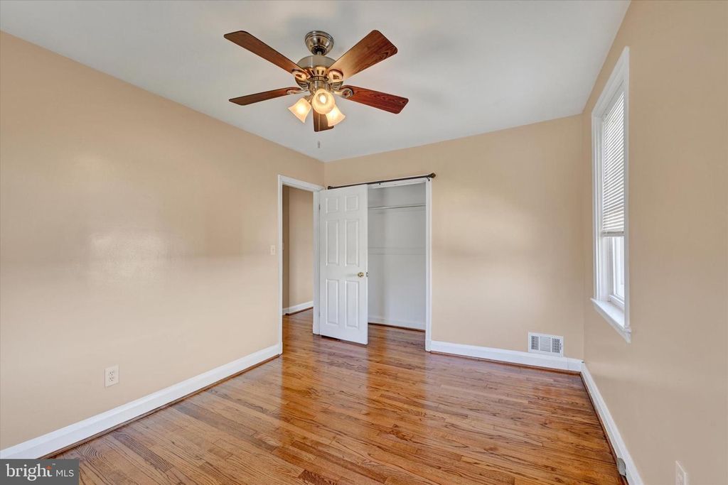 Image 17 of property listing at 2105 CLOVILLE AVE, Baltimore, MD 21214