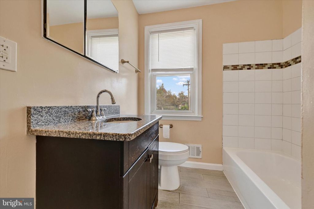 Image 19 of property listing at 2105 CLOVILLE AVE, Baltimore, MD 21214