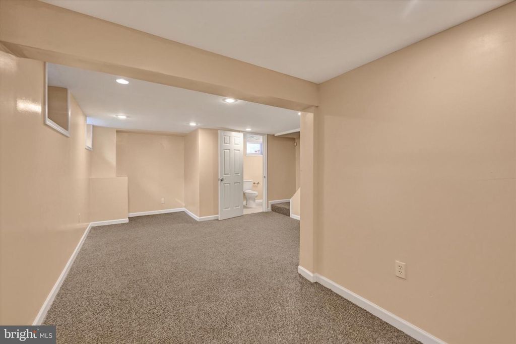 Image 22 of property listing at 2105 CLOVILLE AVE, Baltimore, MD 21214