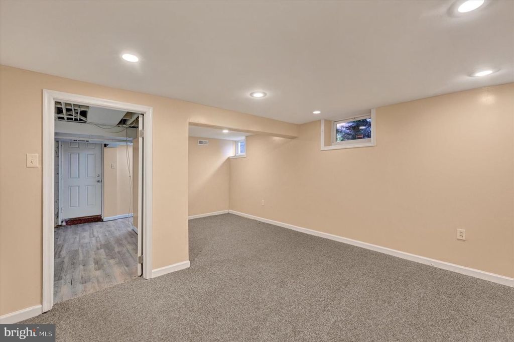 Image 23 of property listing at 2105 CLOVILLE AVE, Baltimore, MD 21214