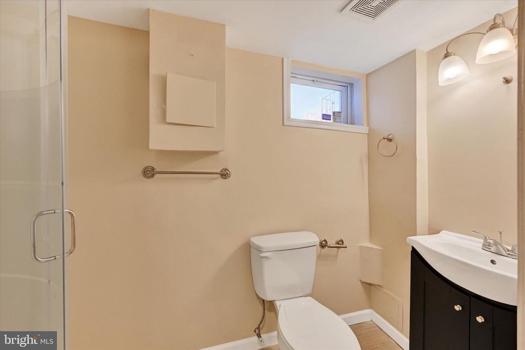 Image 24 of property listing at 2105 CLOVILLE AVE, Baltimore, MD 21214