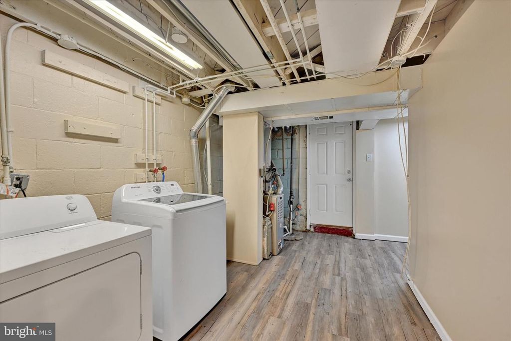 Image 26 of property listing at 2105 CLOVILLE AVE, Baltimore, MD 21214
