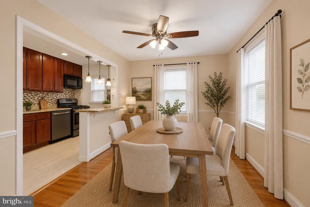 Image 6 of property listing at 2105 CLOVILLE AVE, Baltimore, MD 21214
