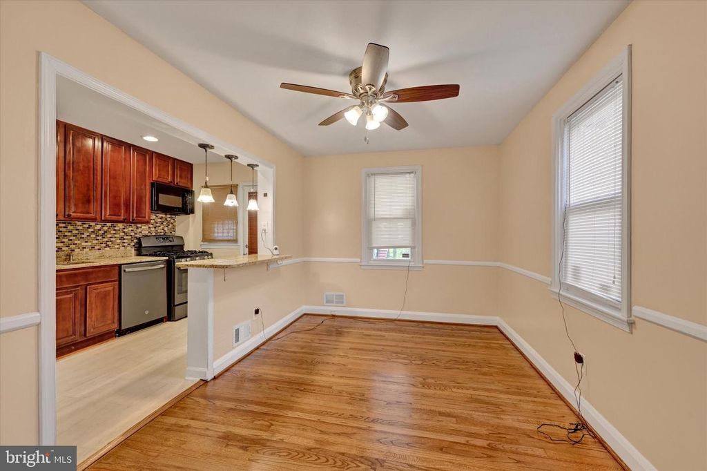 Image 7 of property listing at 2105 CLOVILLE AVE, Baltimore, MD 21214