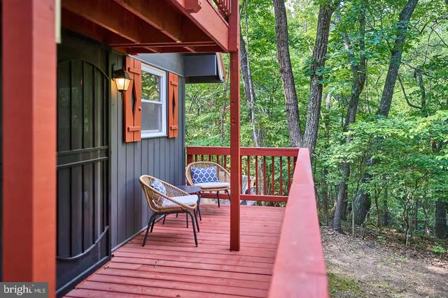 150 WHITE DOGWOOD PL, Harpers Ferry, WV 25425