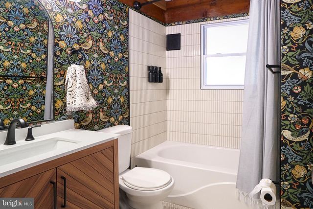 150 WHITE DOGWOOD PL, Harpers Ferry, WV 25425