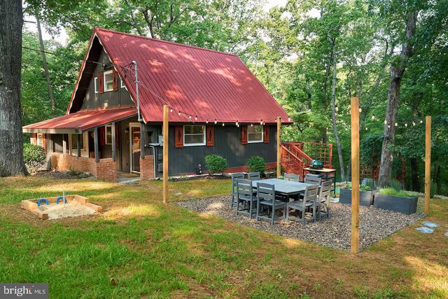 150 WHITE DOGWOOD PL, Harpers Ferry, WV 25425