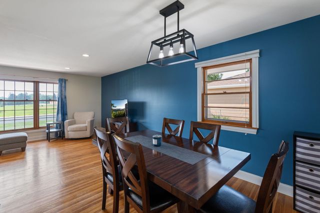 6082 Zealand Avenue N, New Hope, MN 55428