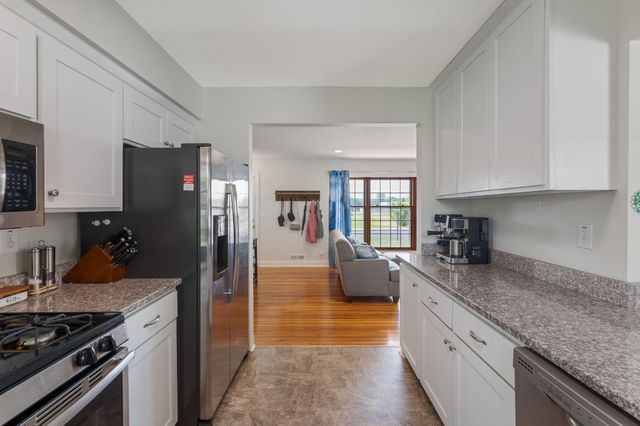 6082 Zealand Avenue N, New Hope, MN 55428