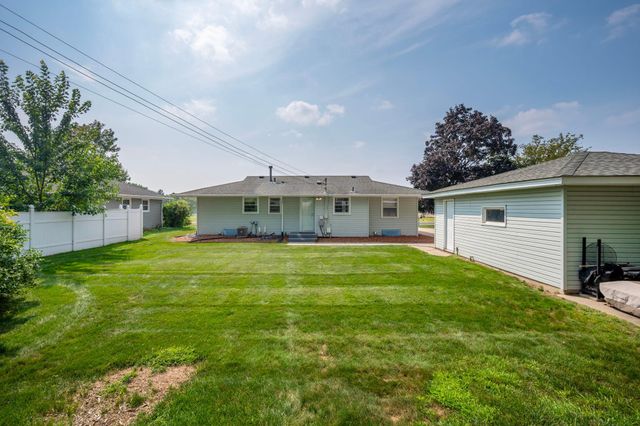 6082 Zealand Avenue N, New Hope, MN 55428
